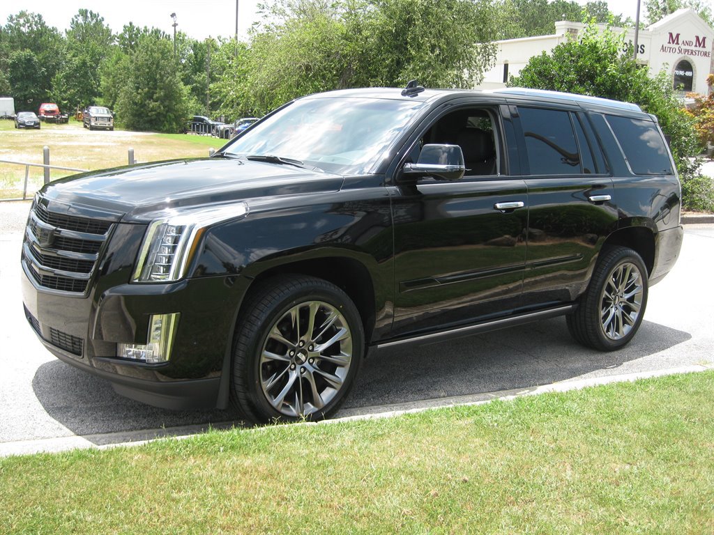 Used 2019 Cadillac Escalade Premium Luxury w/ Escalade Sport Edition image 3