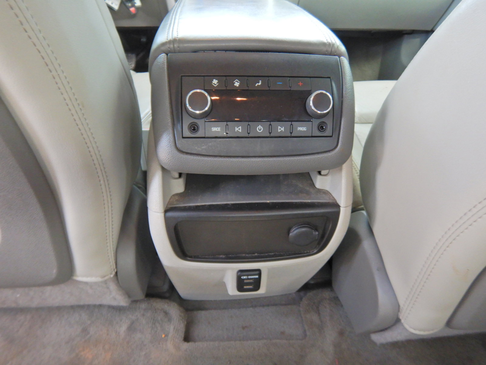 Used 2015 GMC Acadia SLT image 12