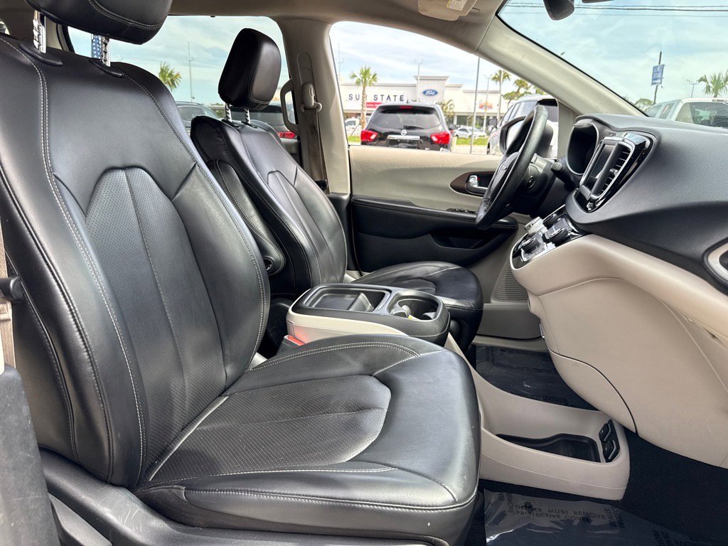 Used 2020 Chrysler Voyager Lxi image 33