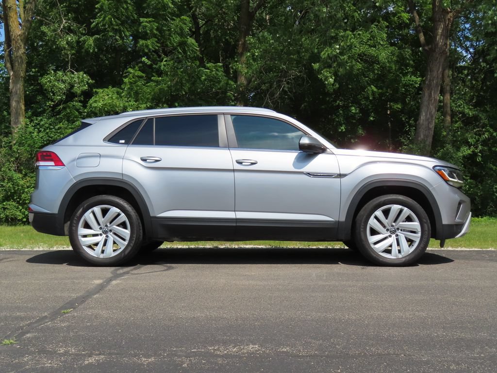Used 2023 Volkswagen Atlas Cross Sport SE w/ Panoramic Sunroof Package AWD/4WD image 2