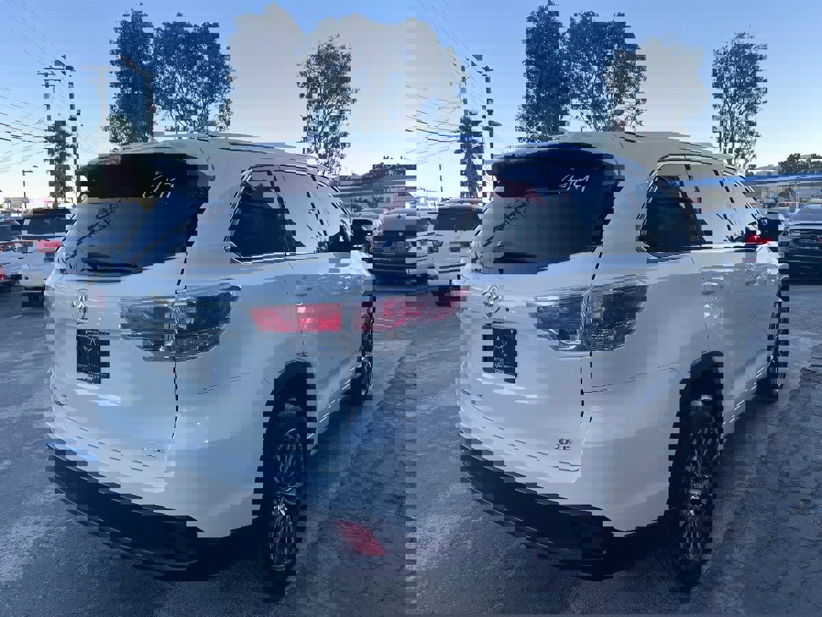 Used 2016 Toyota Highlander XLE image 5