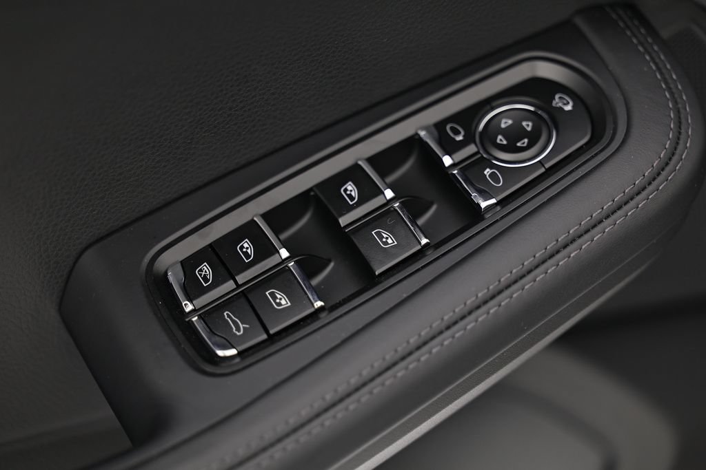 New 2026 Porsche Macan Turbo AWD/4WD image 22