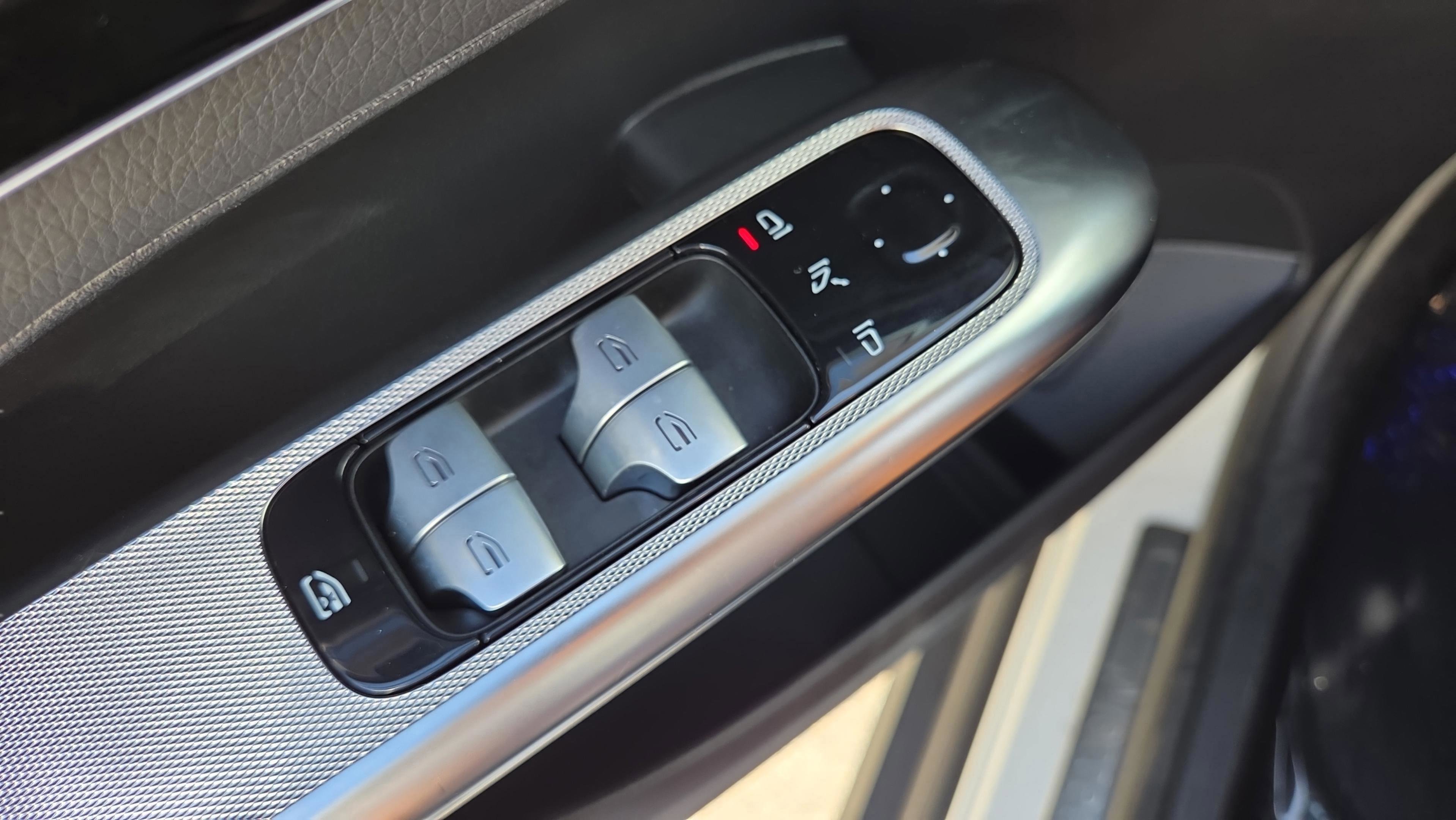 Certified 2025 Mercedes-Benz GLC 300 image 17