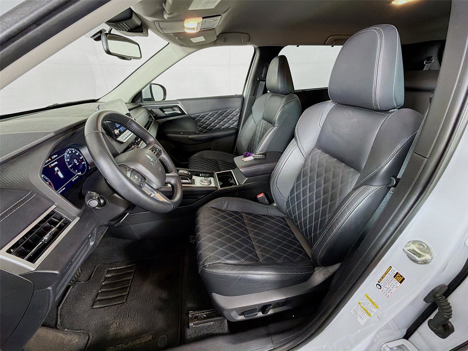 Used 2023 Mitsubishi Outlander SEL image 11