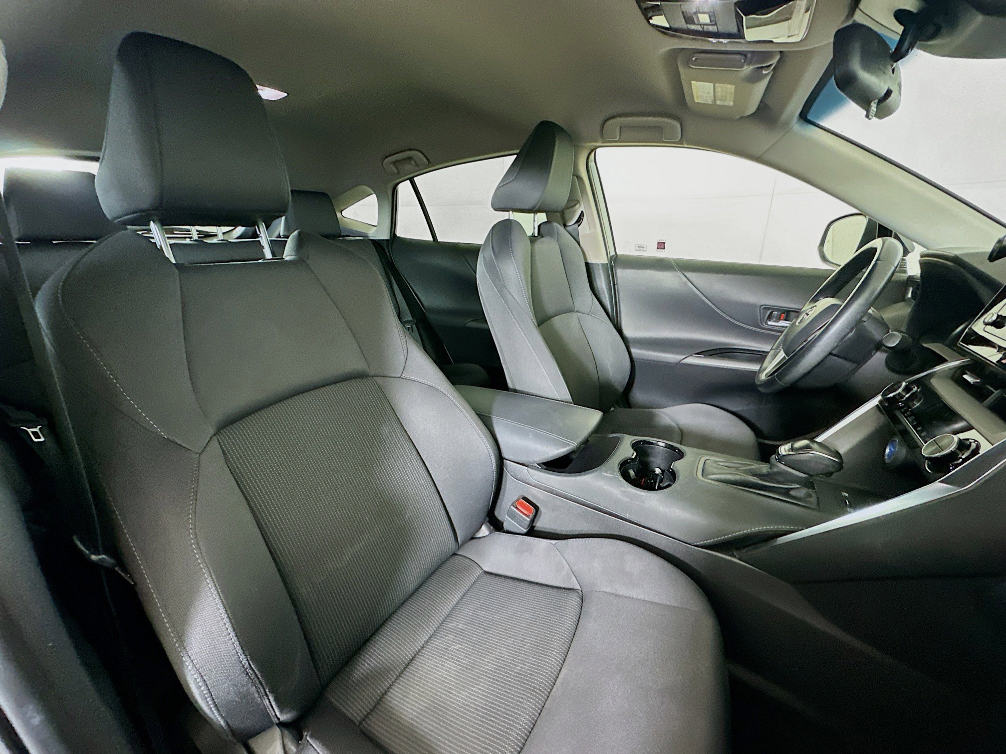 Used 2021 Toyota Venza LE w/ Carpet Mat Package (TMS) AWD/4WD image 32