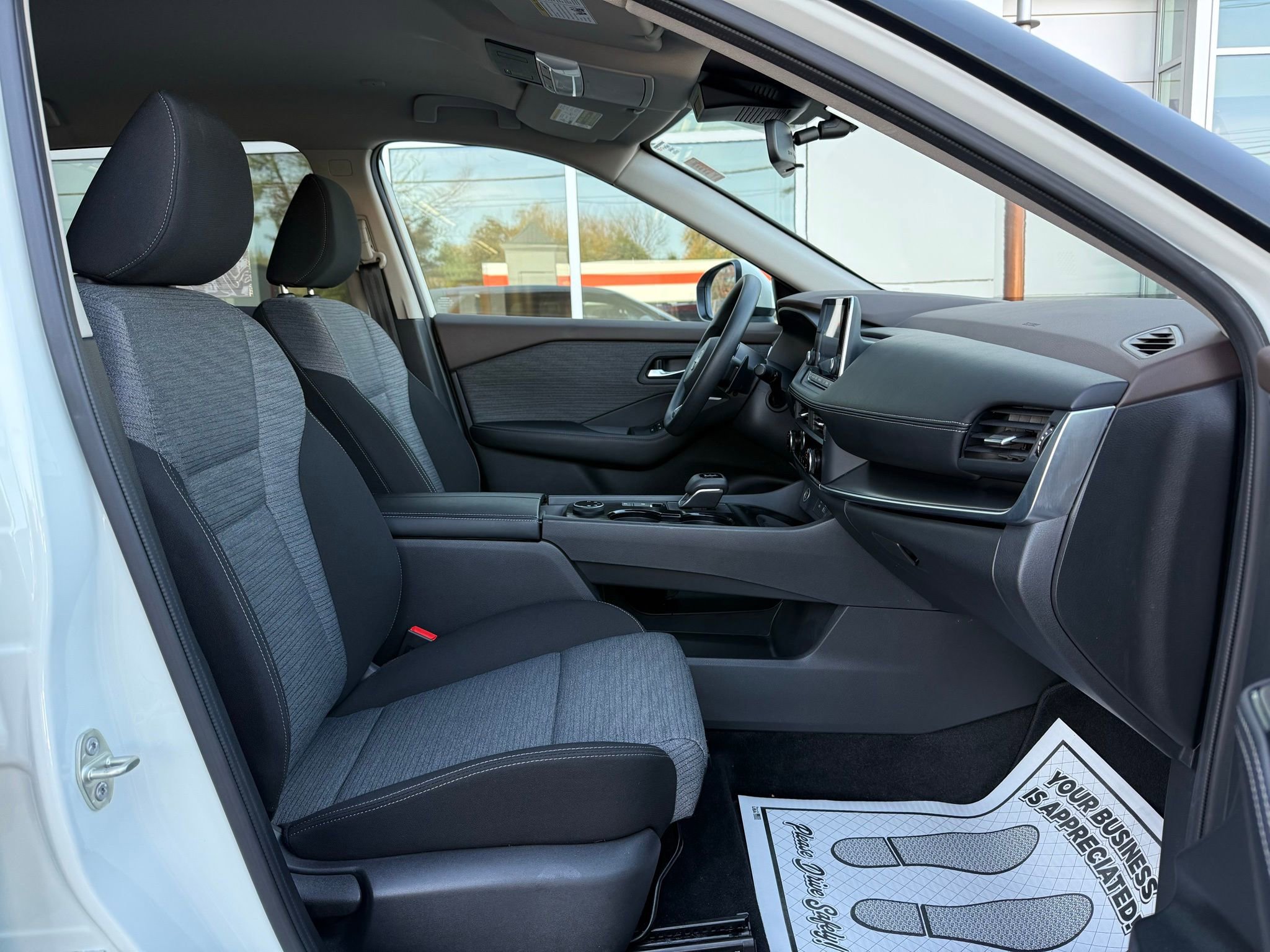 Used 2023 Nissan Rogue SV image 17