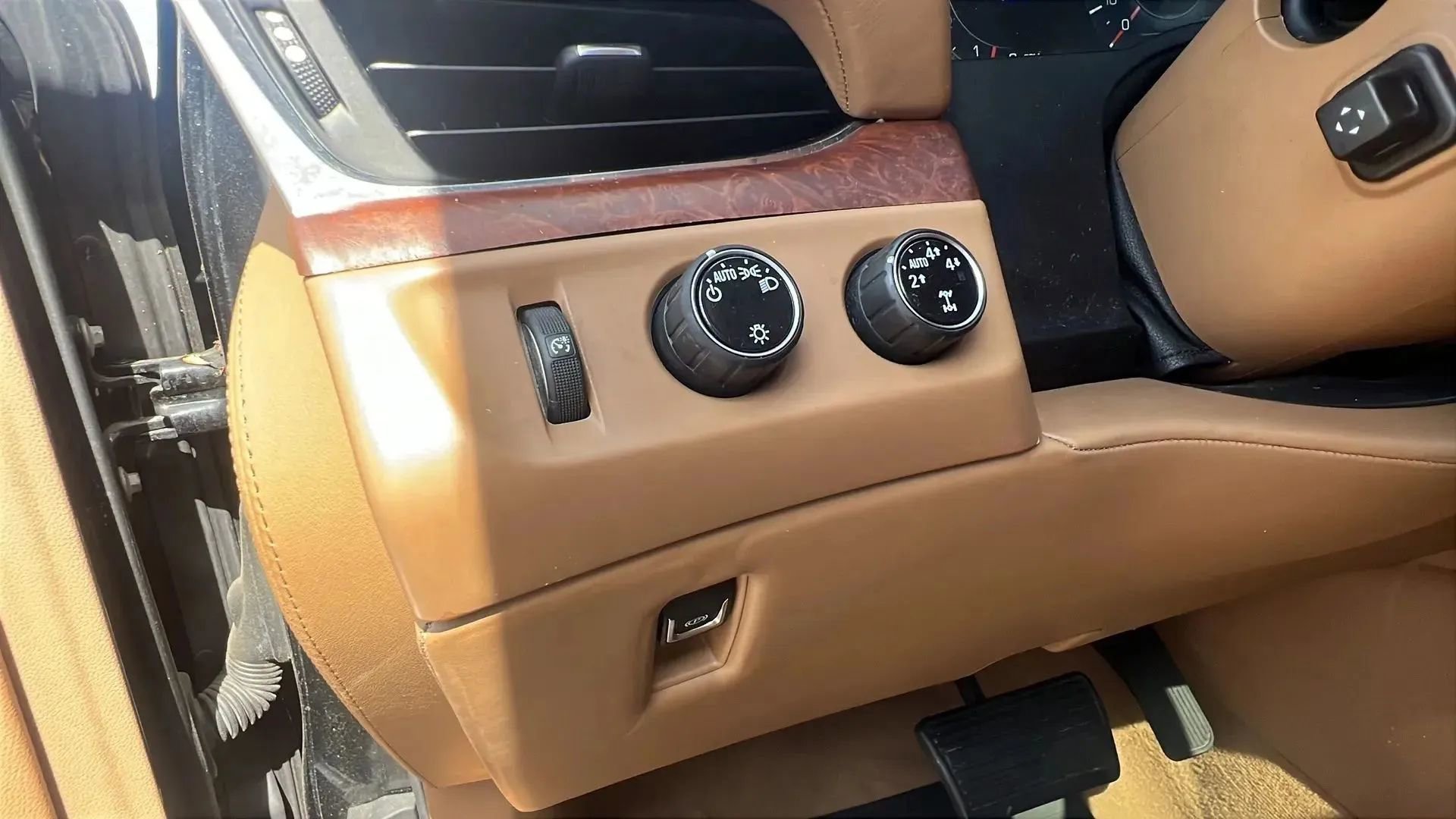 Used 2016 Cadillac Escalade Platinum image 24