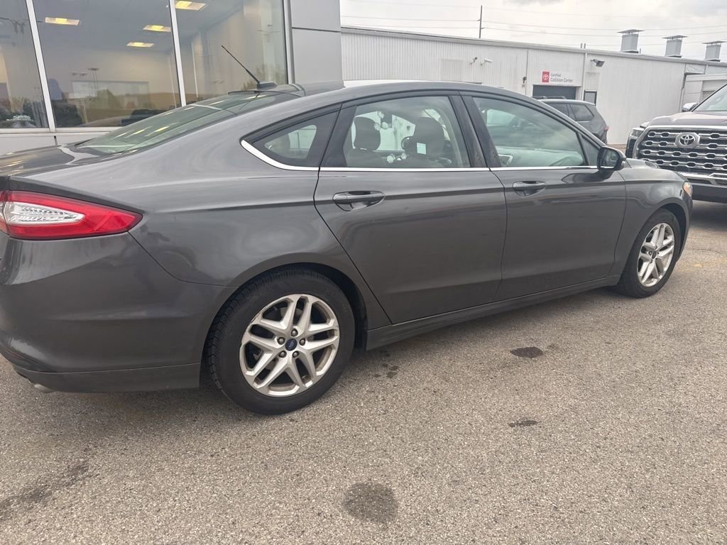Used 2016 Ford Fusion SE FWD image 6