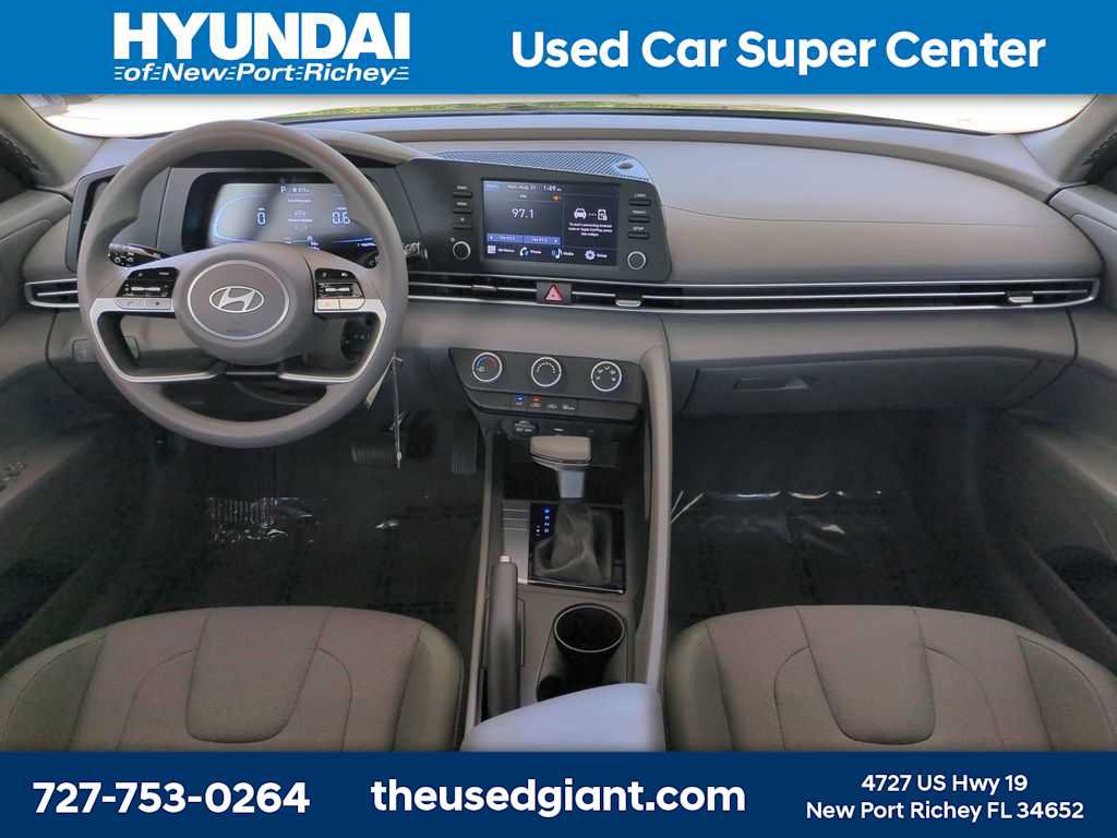 Used 2025 Hyundai Elantra SE FWD image 15
