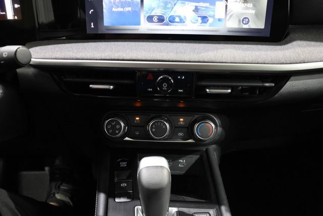 Used 2025 Nissan Kicks SV AWD/4WD image 24