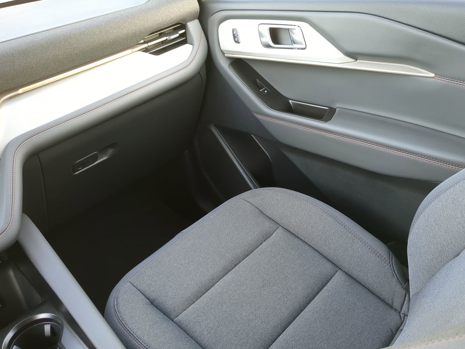 New 2026 Ford Explorer Active RWD image 55