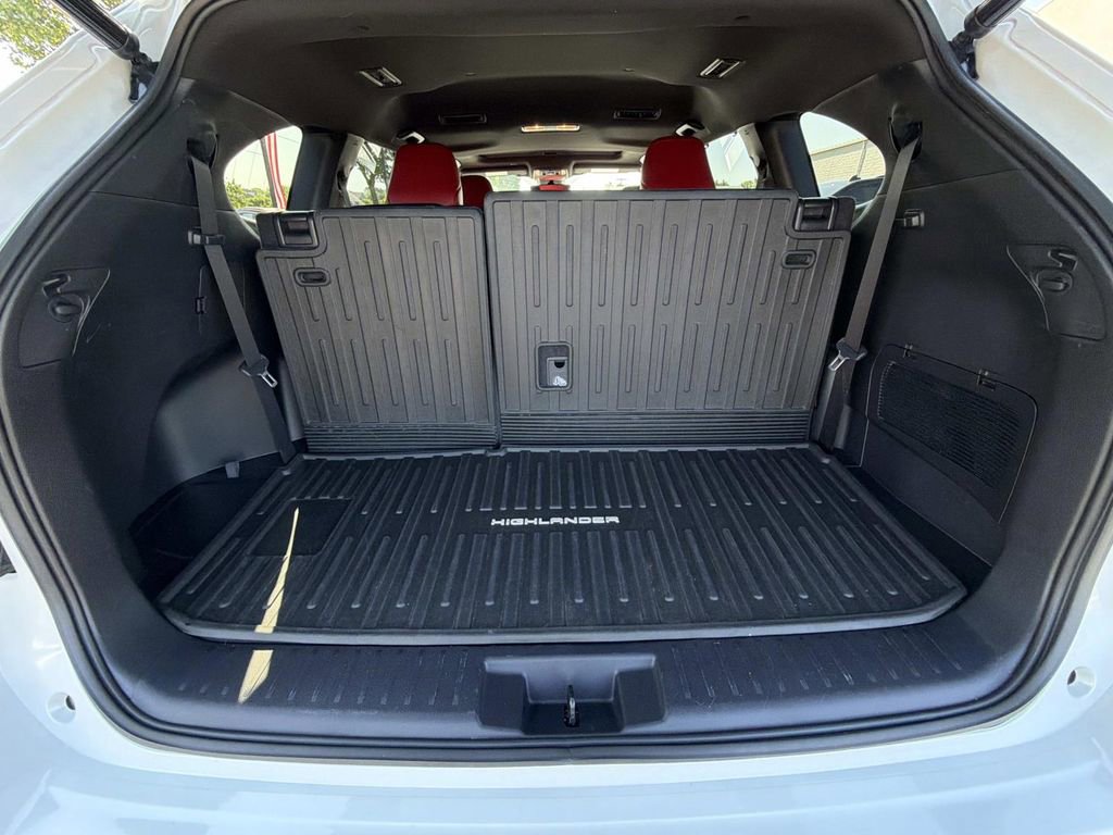 Used 2022 Toyota Highlander XSE FWD image 14