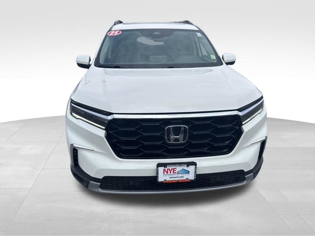 Used 2025 Honda Pilot Touring image 8