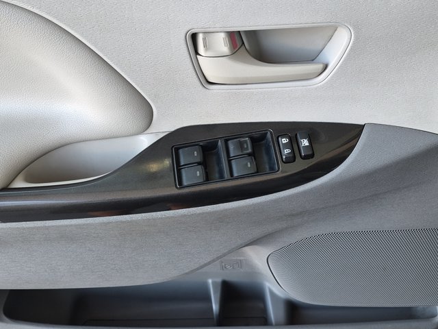 Used 2013 Toyota Sienna LE w/ Towing Pkg FWD image 18