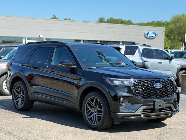 Used 2025 Ford Explorer ST-Line w/ ST-Line Street Pack AWD/4WD image 38