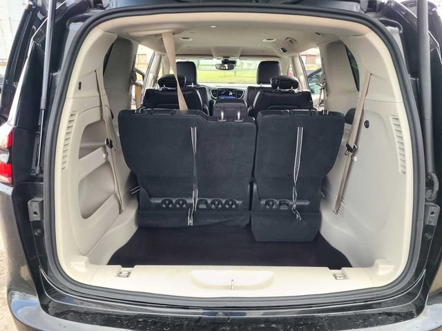 Used 2022 Chrysler Pacifica Touring-L FWD image 25