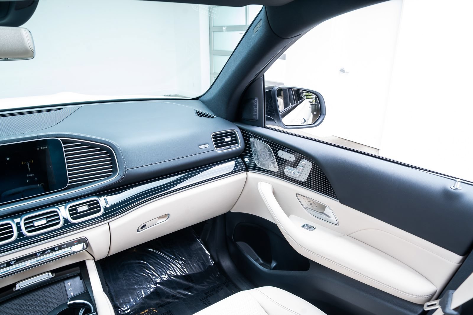 Used 2025 Mercedes-Benz GLS 450 4MATIC image 10