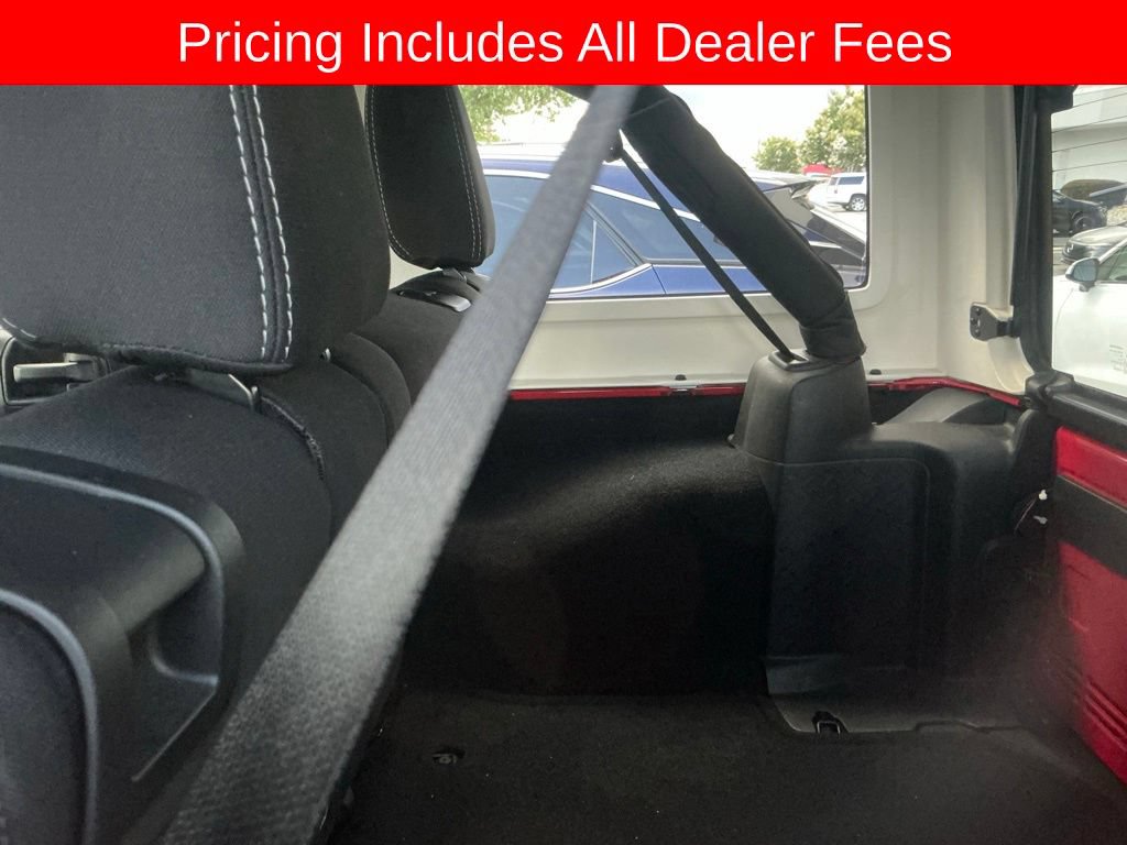 Used 2016 Jeep Wrangler Unlimited Sahara AWD/4WD image 9