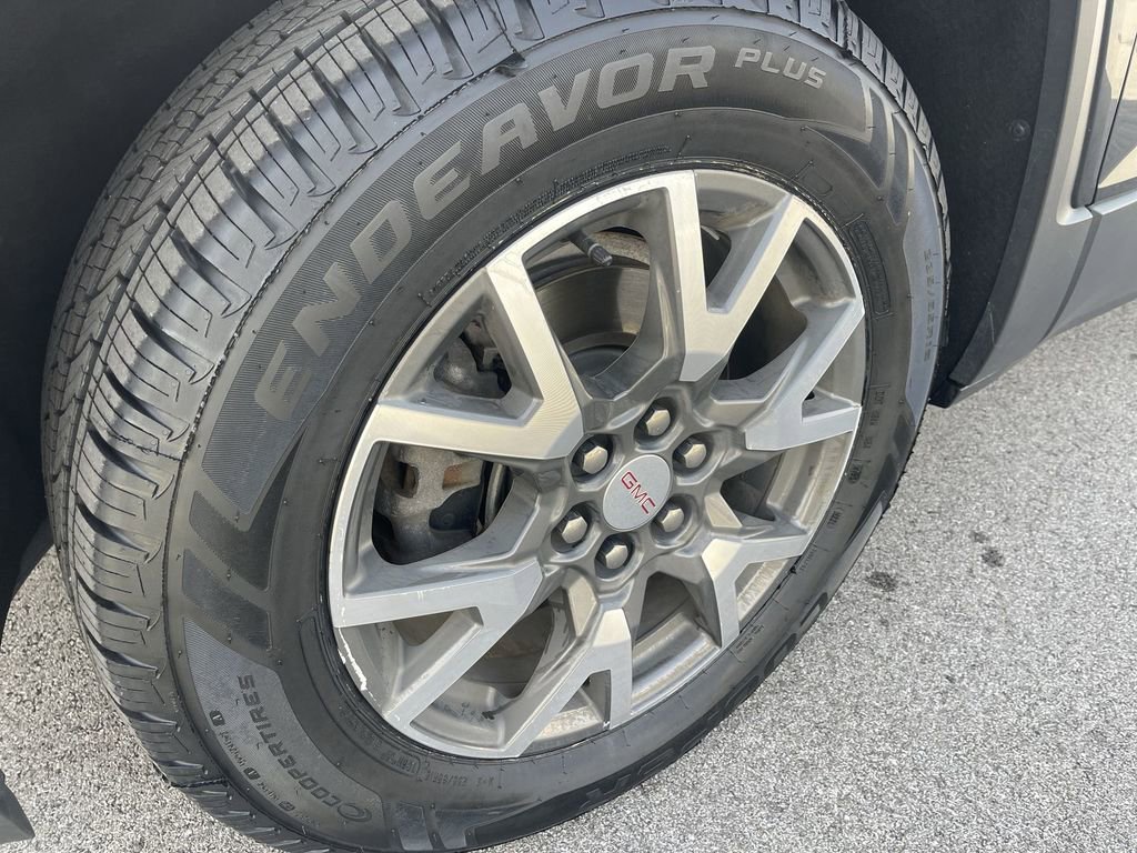 Used 2023 GMC Acadia SLE w/ Driver Convenience Package image 10
