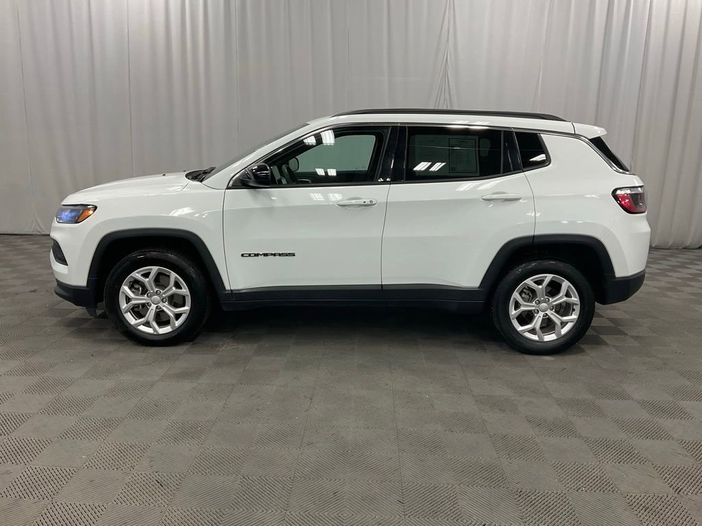 Used 2024 Jeep Compass Latitude image 8