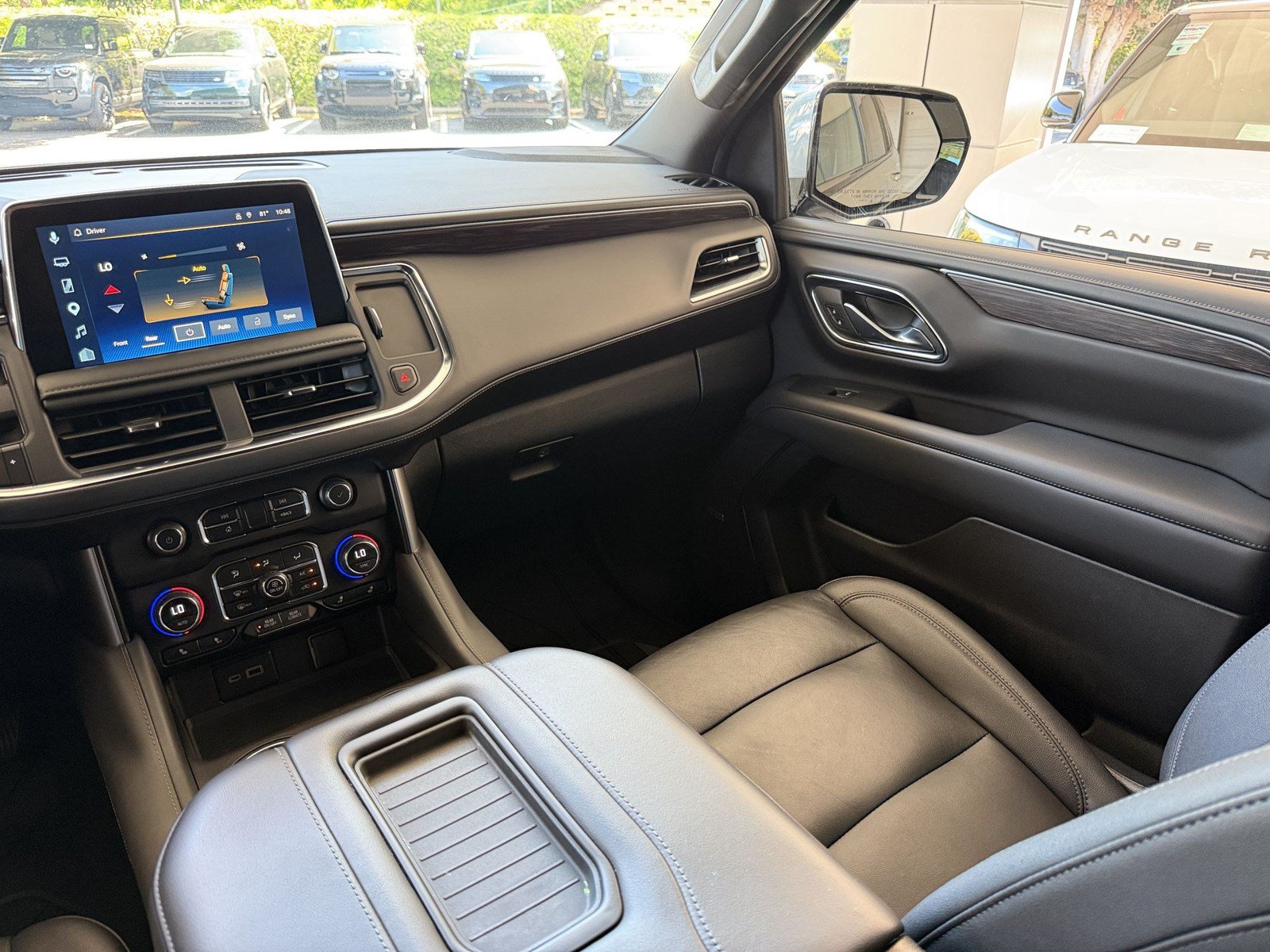 Used 2024 Chevrolet Tahoe Z71 w/ Luxury Package AWD/4WD image 30