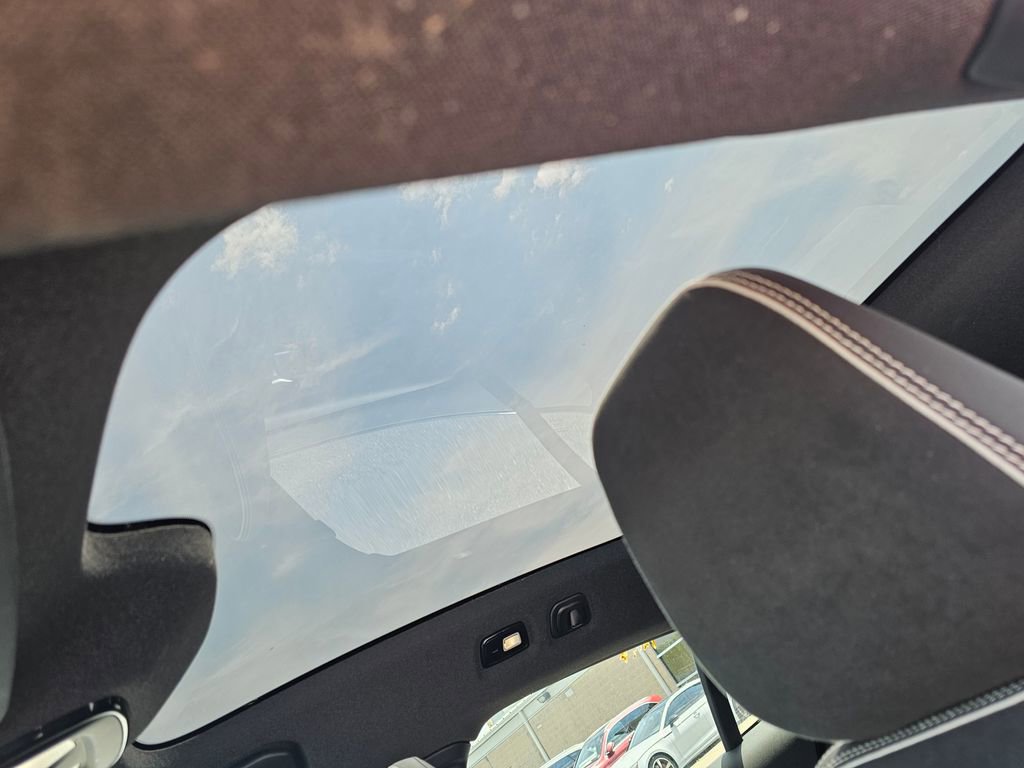 Used 2023 Volvo C40 P8 Recharge Ultimate image 11