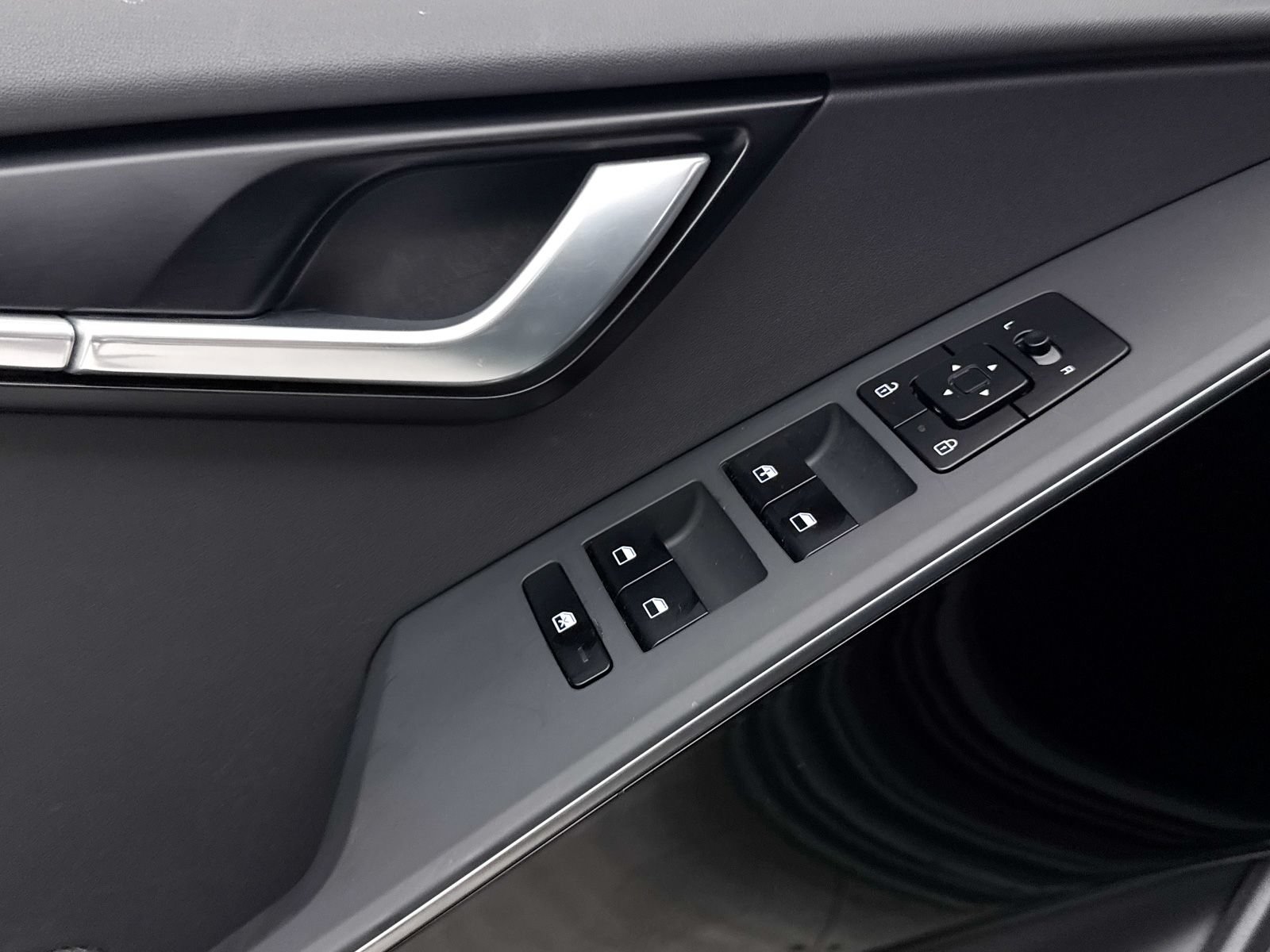 Certified 2023 Kia Niro EX FWD image 28