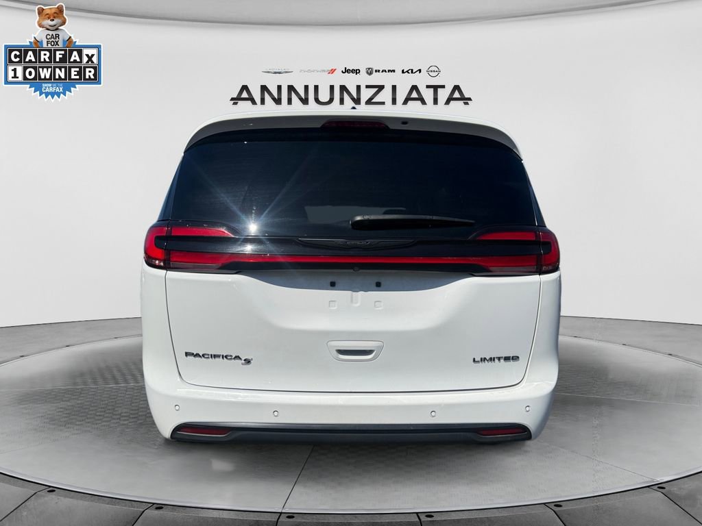 Used 2025 Chrysler Pacifica Limited image 4