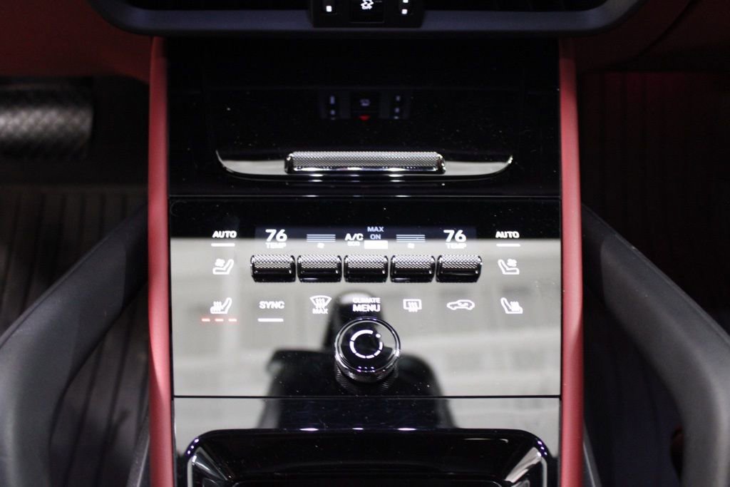 Certified 2025 Porsche Cayenne AWD/4WD image 25