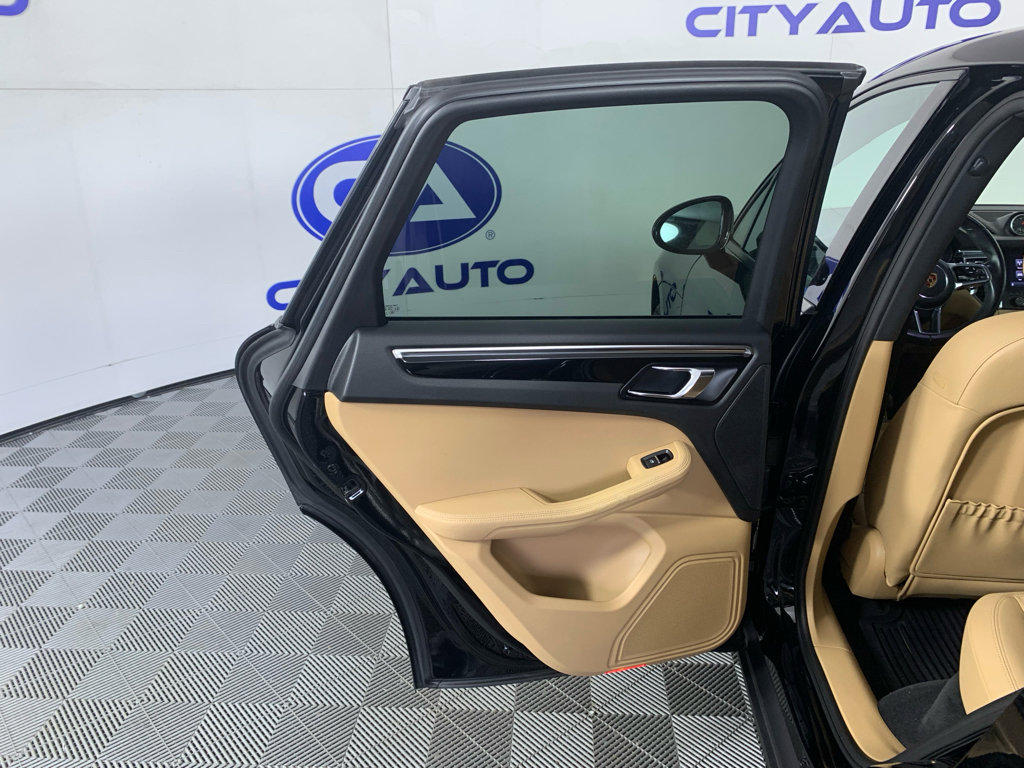 Used 2018 Porsche Macan image 31