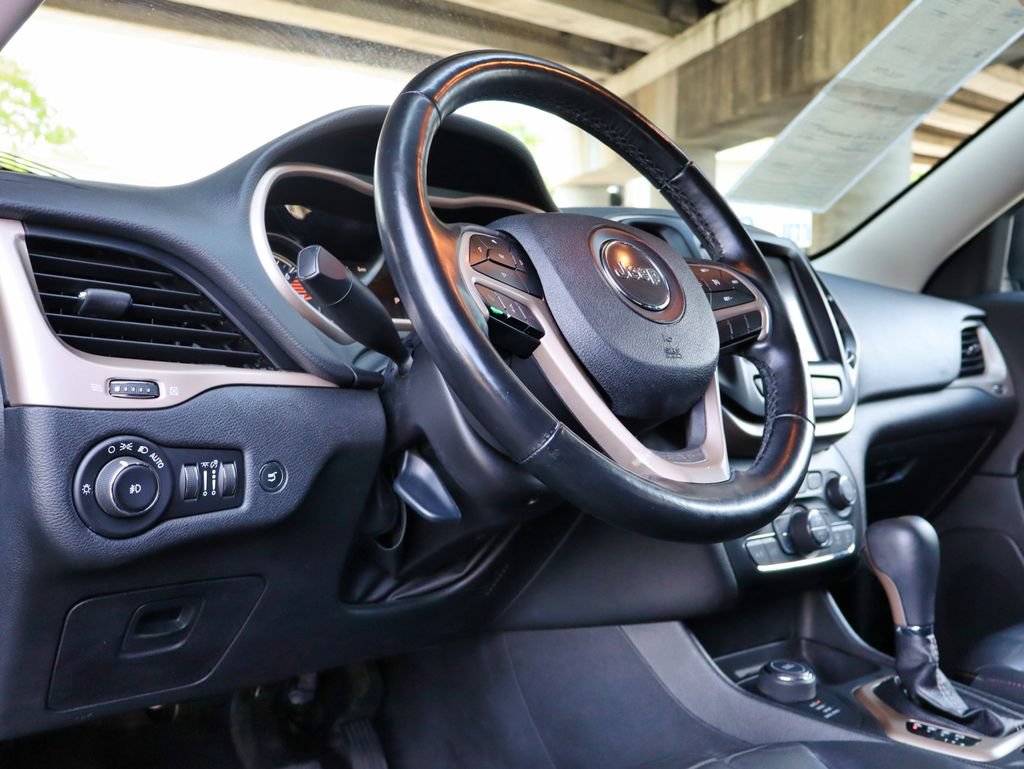Used 2018 Jeep Cherokee Limited AWD/4WD image 17