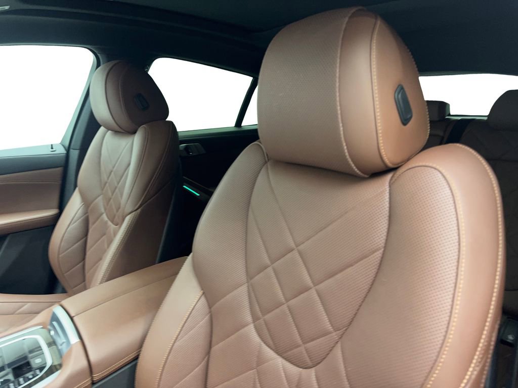 Used 2023 BMW X6 xDrive40i w/ M Sport Package image 28