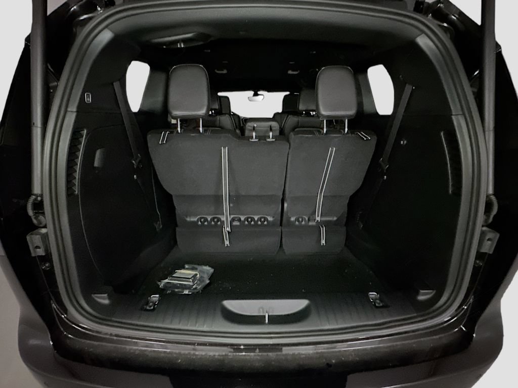 New 2027 Chrysler Pacifica Select FWD image 32
