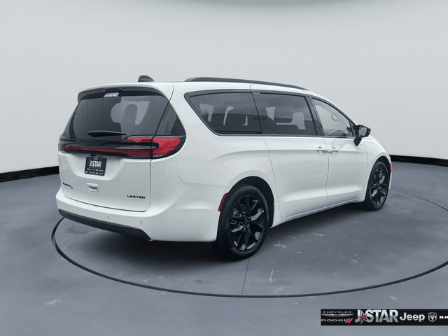 New 2027 Chrysler Pacifica Limited FWD image 5