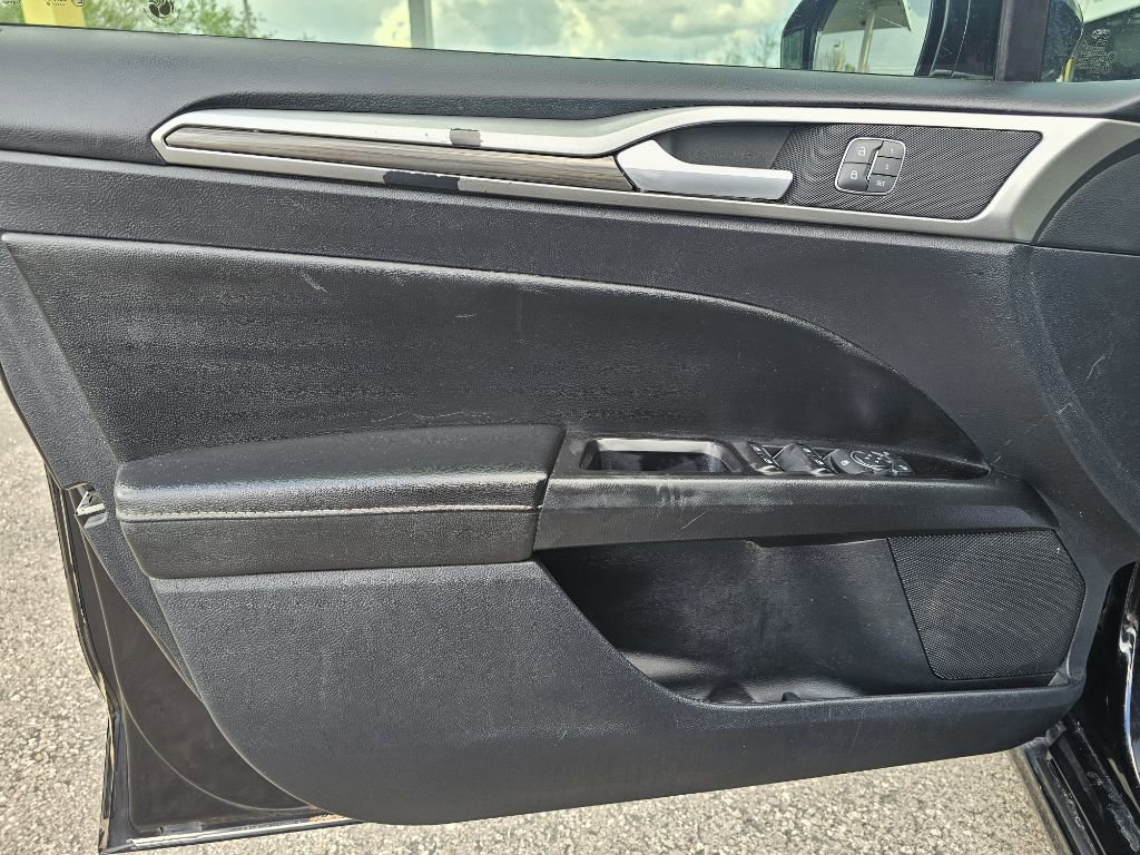 Used 2020 Ford Fusion SEL FWD image 19