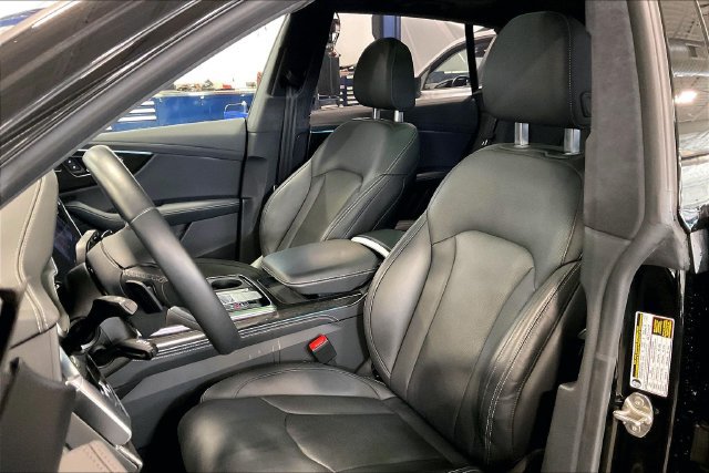 Certified 2025 Audi Q8 Prestige AWD/4WD image 25