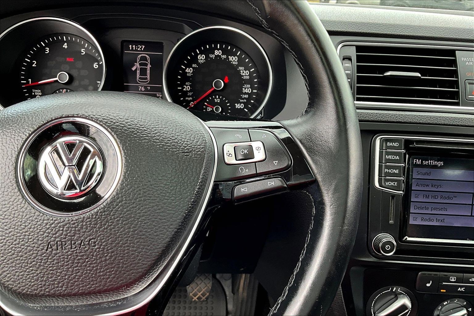 Used 2017 Volkswagen Jetta SE image 12