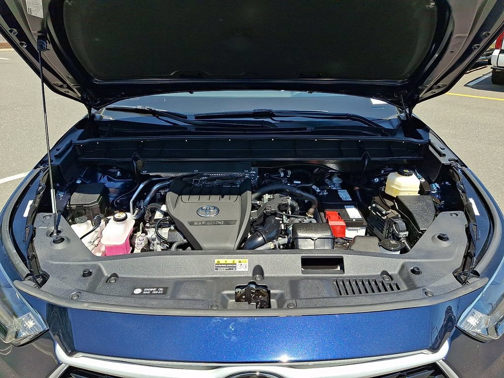 Used 2025 Toyota Highlander LE AWD/4WD image 28