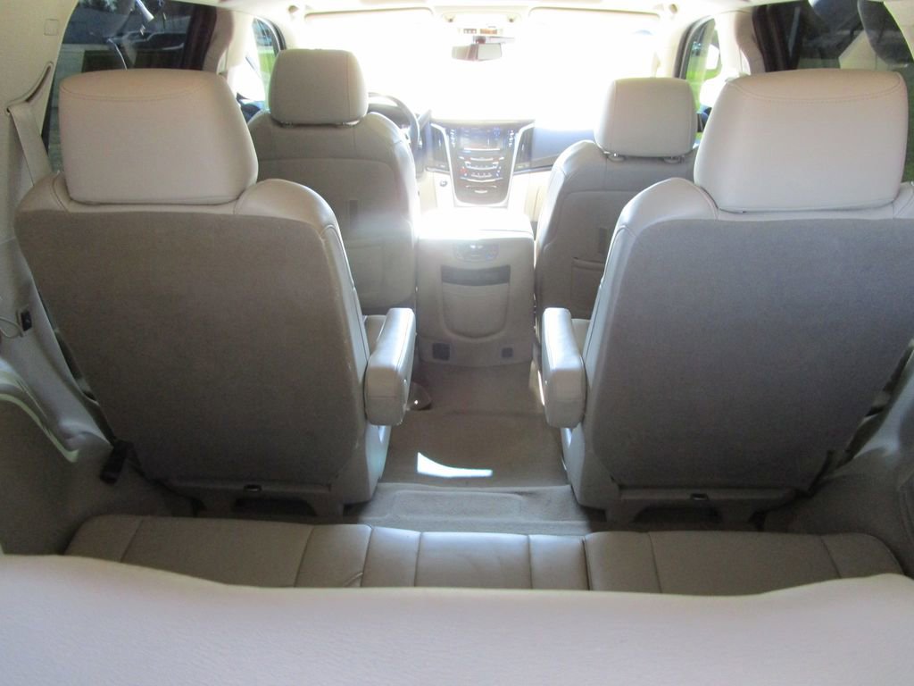 Used 2020 Cadillac Escalade Luxury image 15