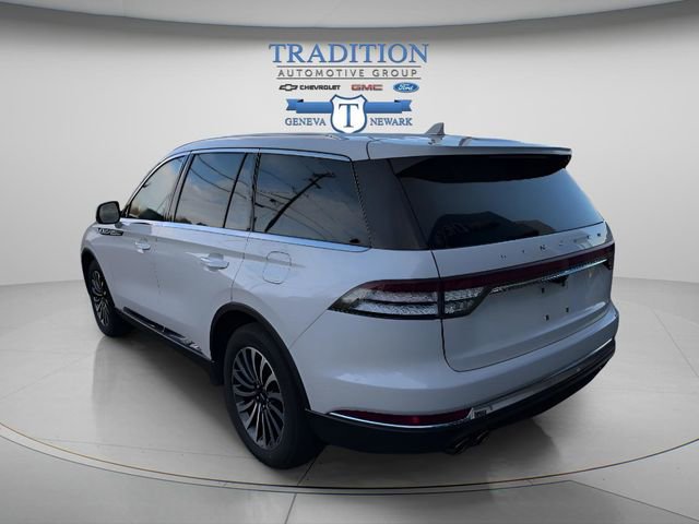 Used 2023 Lincoln Aviator AWD w/ Premium Package image 3
