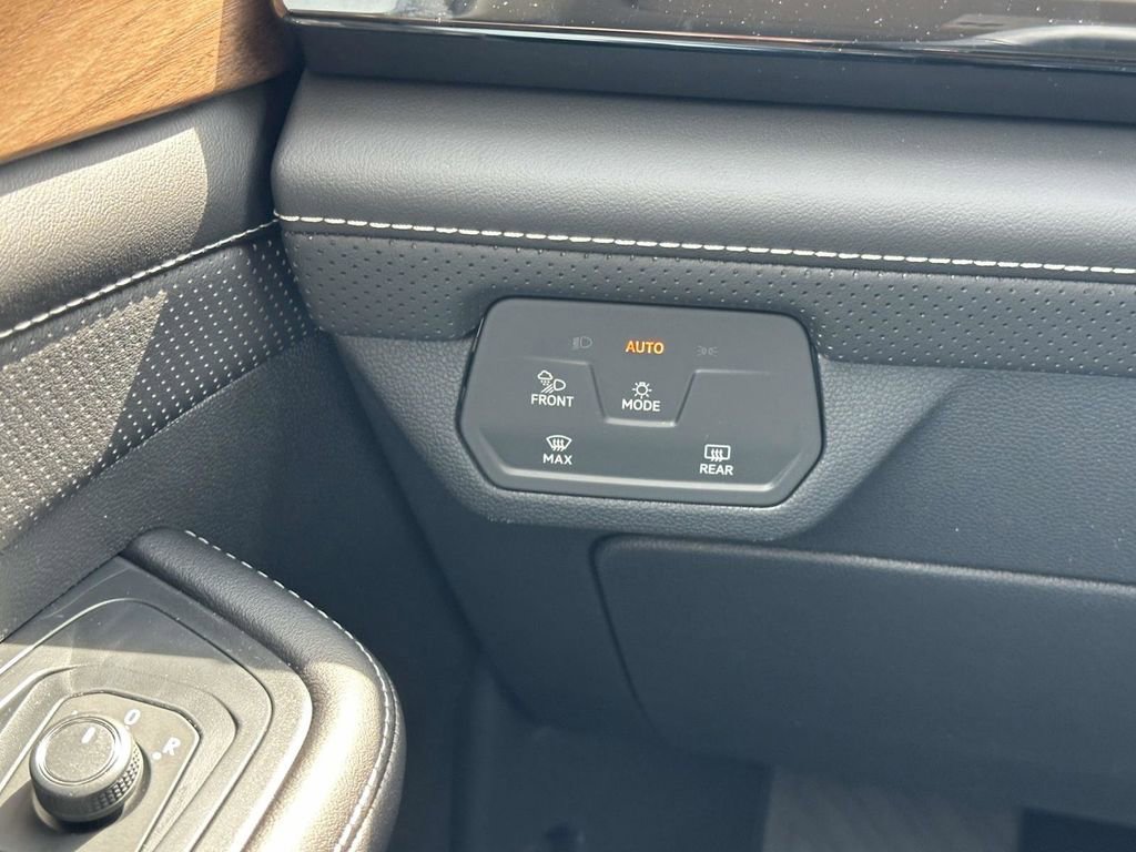 New 2026 Volkswagen Atlas SE image 25