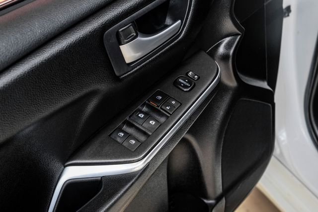 Used 2016 Toyota Camry SE FWD image 38