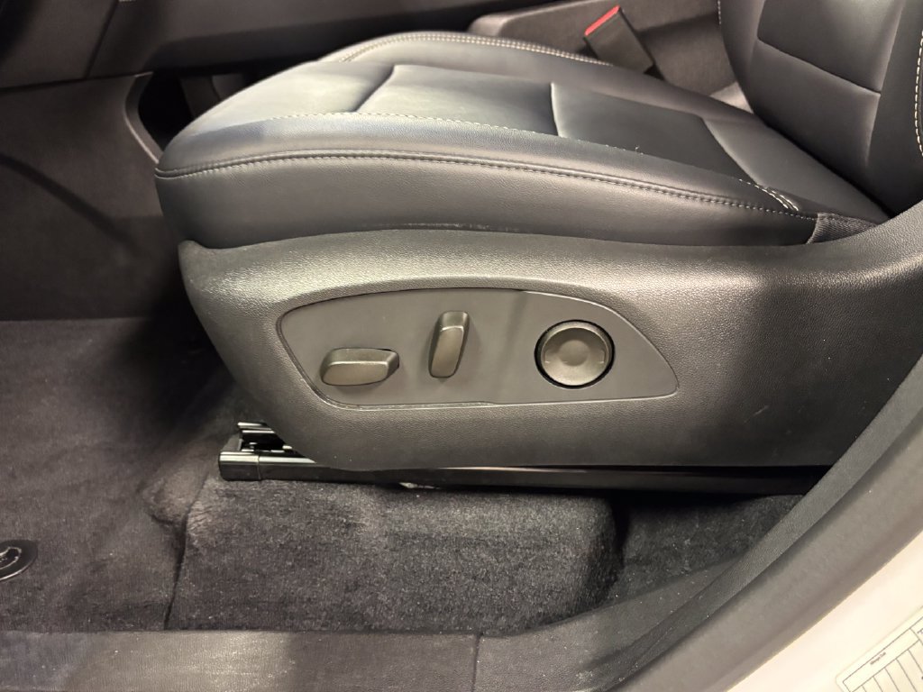 Used 2026 GMC Acadia Elevation w/ Elevation Premium Package FWD image 24