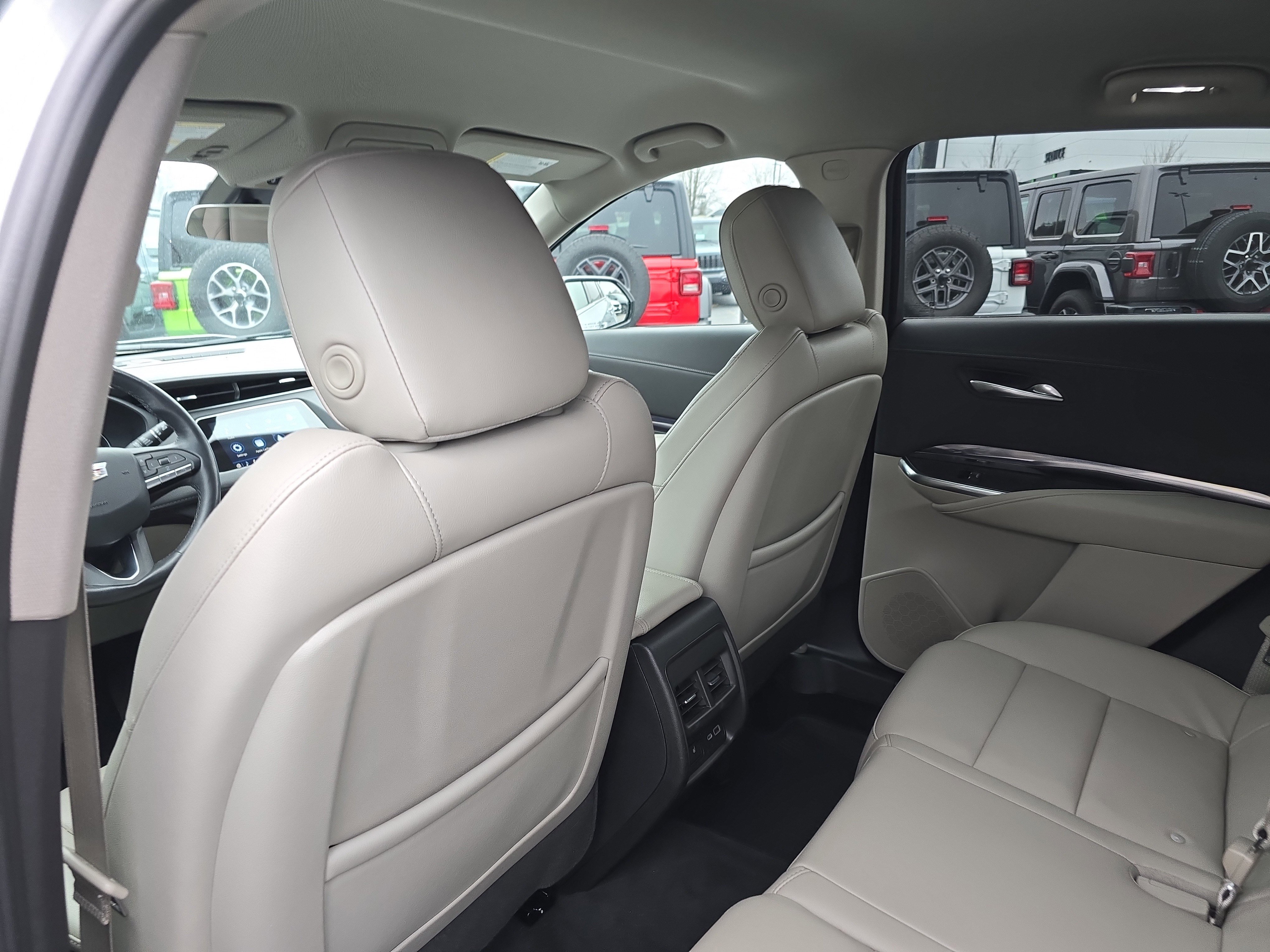 Used 2021 Cadillac XT4 Luxury w/ Cold Weather Package image 18