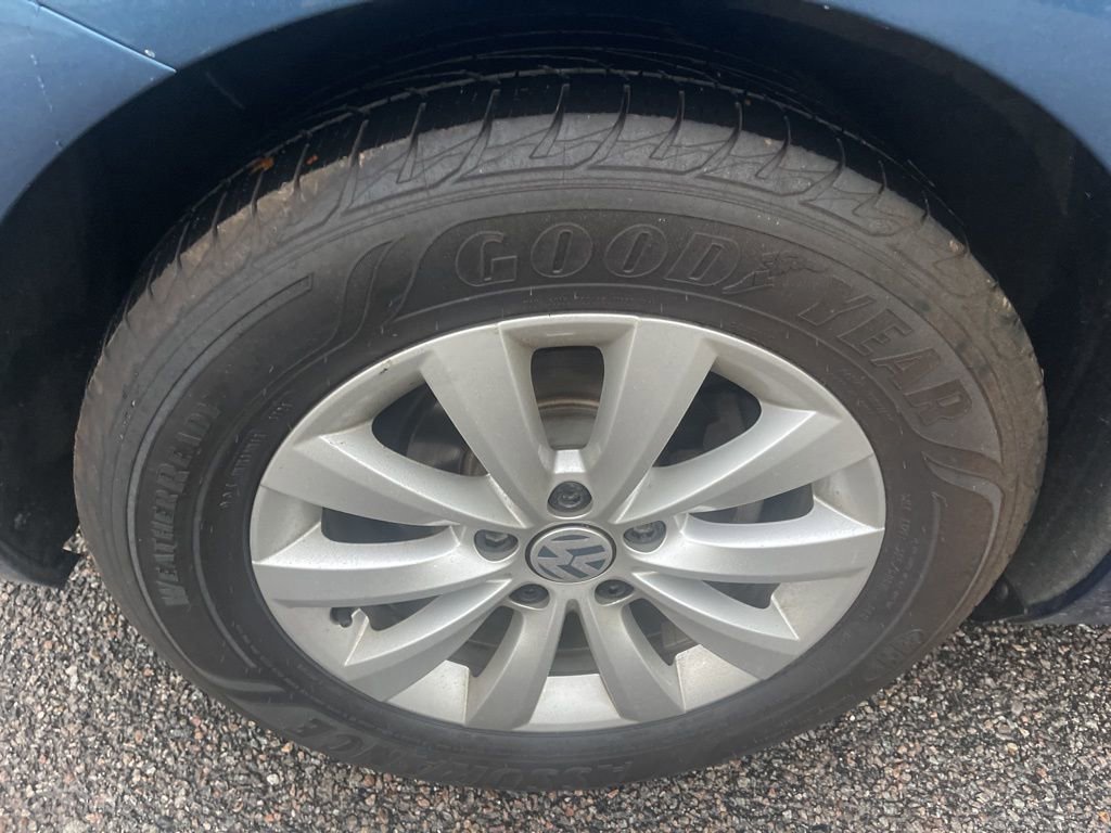 Used 2019 Volkswagen Beetle 2.0T S image 16