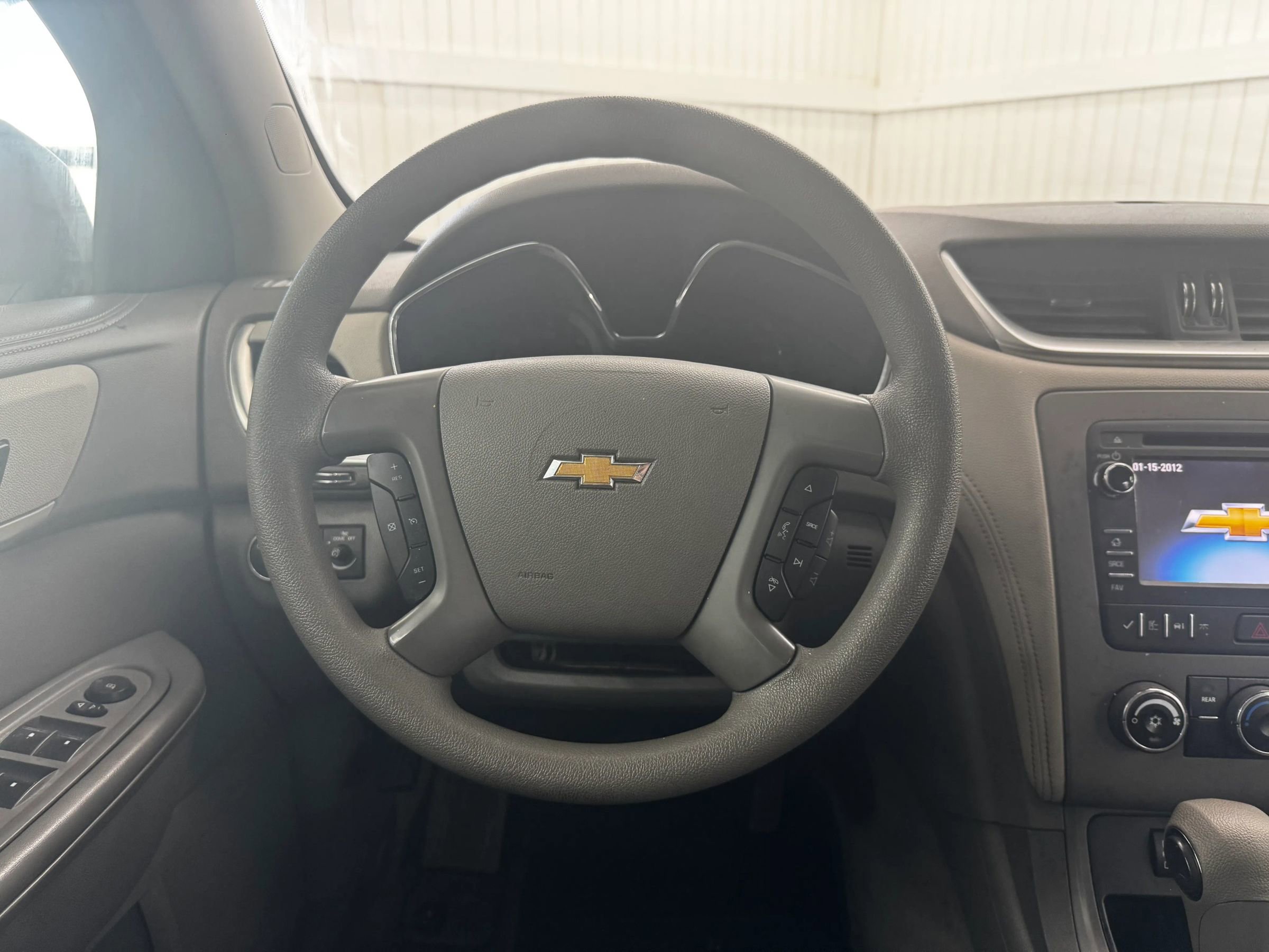 Used 2015 Chevrolet Traverse LS FWD image 12