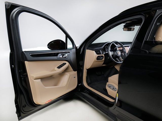 Used 2025 Porsche Macan image 27