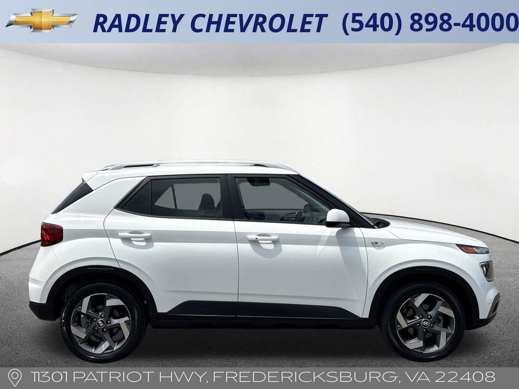 Used 2025 Hyundai Venue SEL FWD image 20
