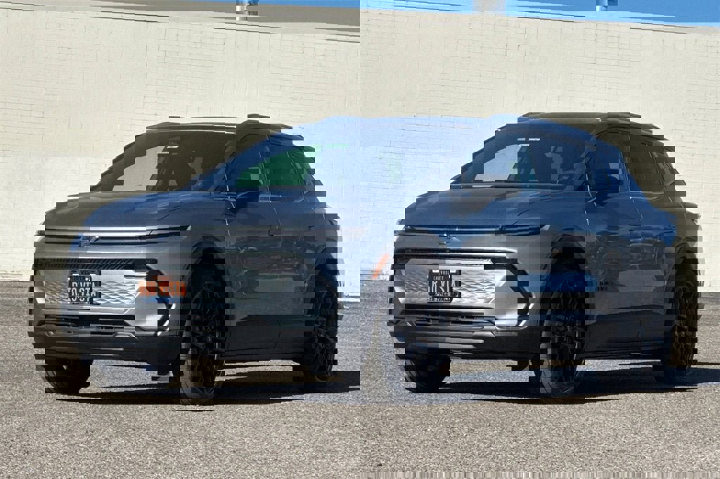 New 2026 Chevrolet Equinox EV LT w/ LPO, Blackout Package image 8