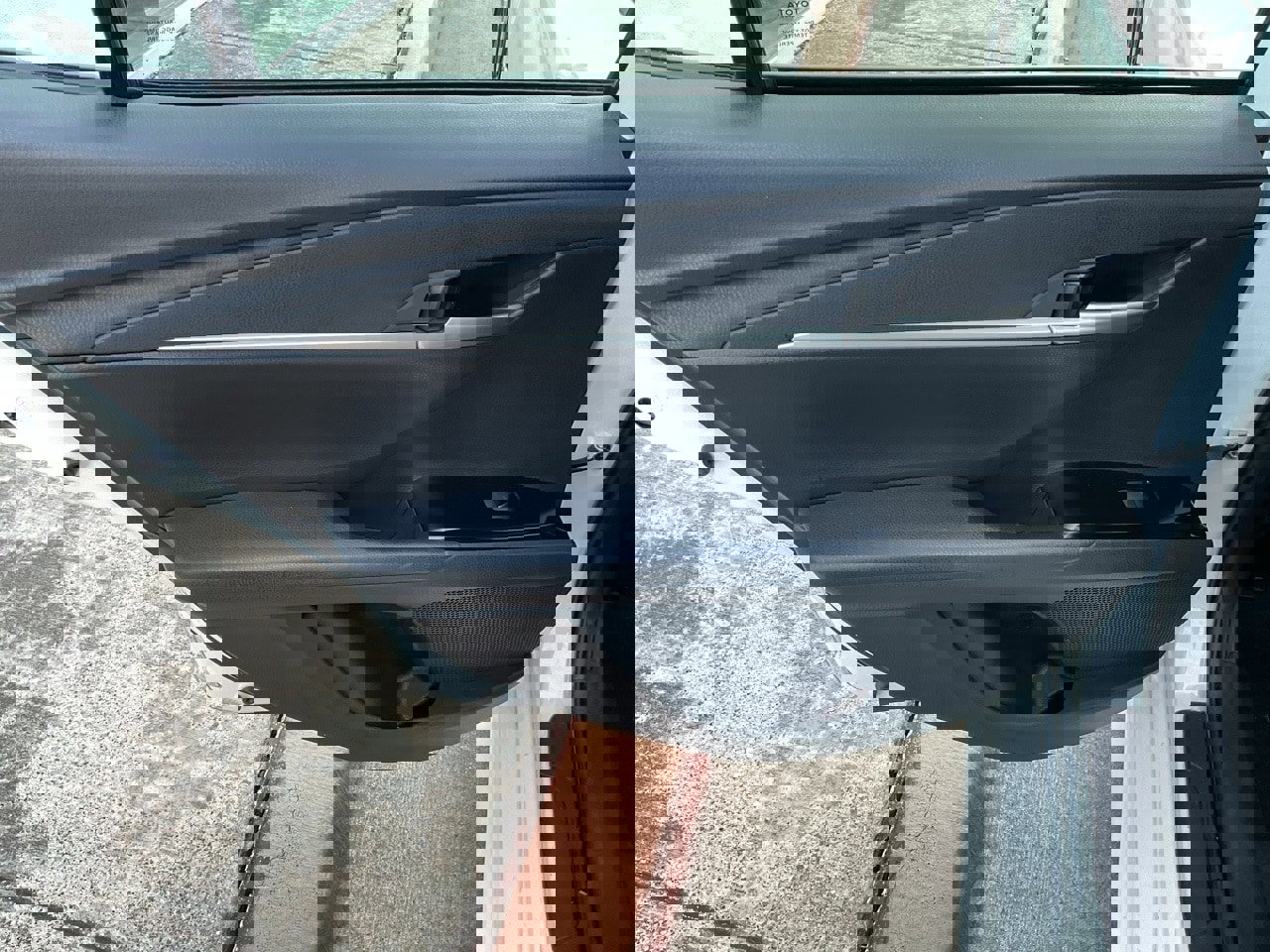 Used 2025 Toyota Camry SE image 17